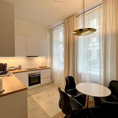 Zentrale Wohlfuehloase Apartment Vienna Exterior photo