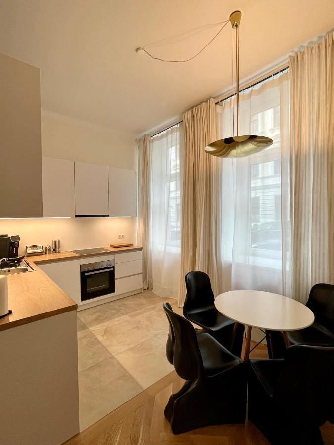 Zentrale Wohlfuehloase Apartment Vienna Exterior photo