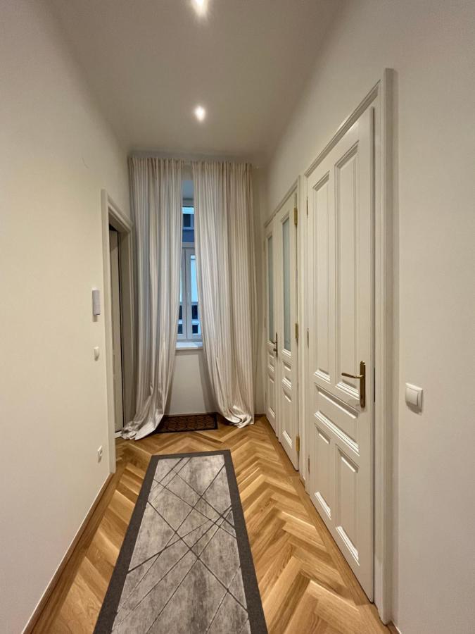 Zentrale Wohlfuehloase Apartment Vienna Exterior photo